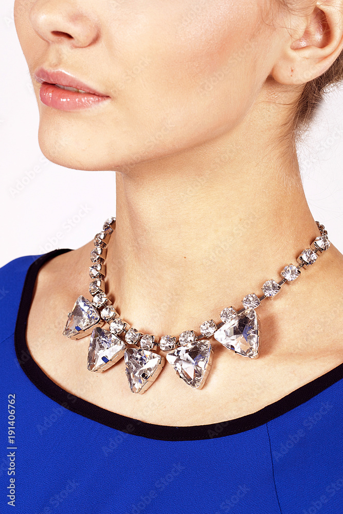  Necklace, pendant on the girl's neck close up. Beautiful woman wearing a diamond necklace, luxury fashion jewelry style.