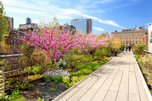 Spring at the High Line in New York City © alon