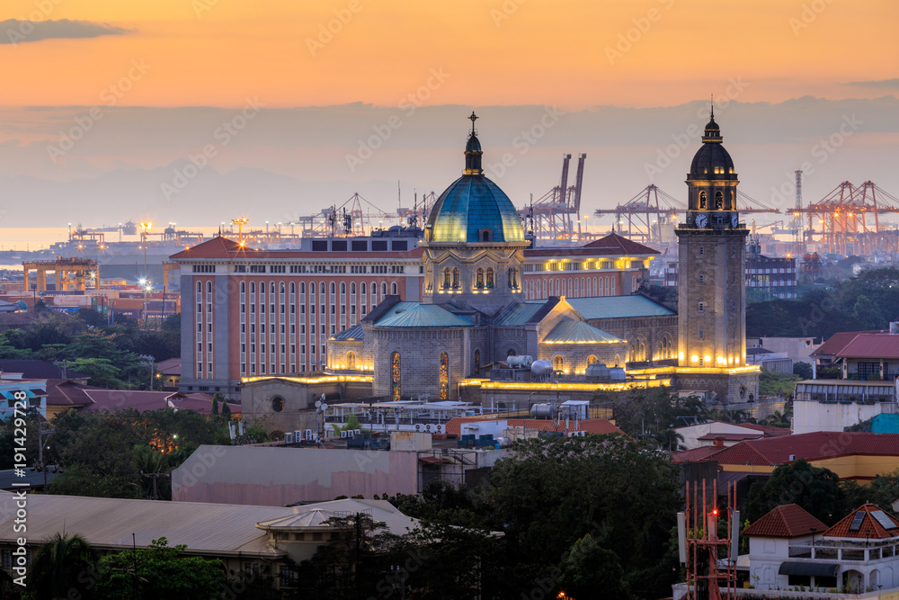 Fototapeta premium Manila Cathedral at sunset