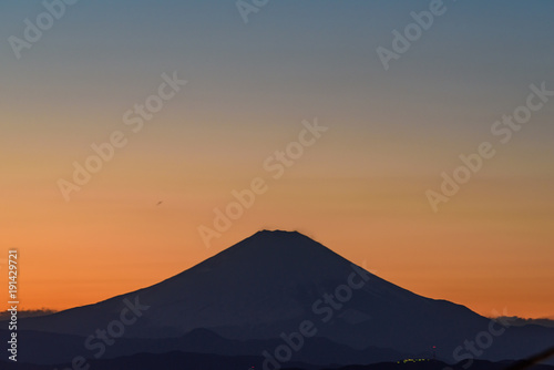夕焼けと富士山 © kurosuke