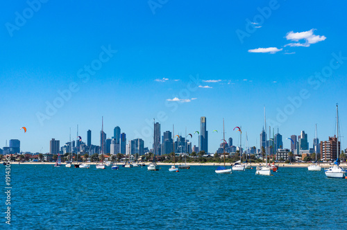 Spectacular Melbourne cityscape with kite surfers and yachts on St. Kilda beach