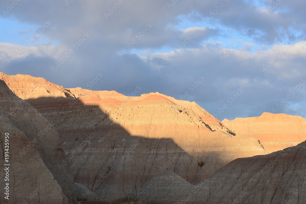 Naklejka premium Rain clouds forming at dusk ... Badlands