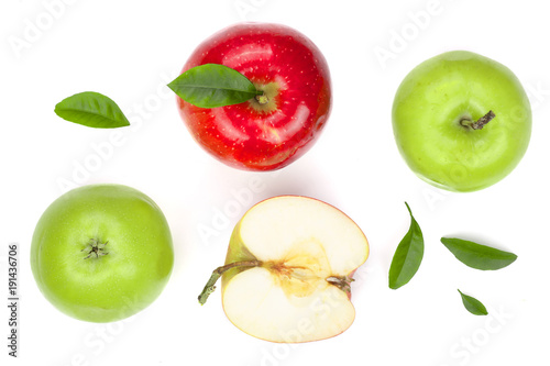 Fototapeta Naklejka Na Ścianę i Meble -  red and green apples with slices and leaves isolated on white background top view. Set or collection. Flat lay pattern