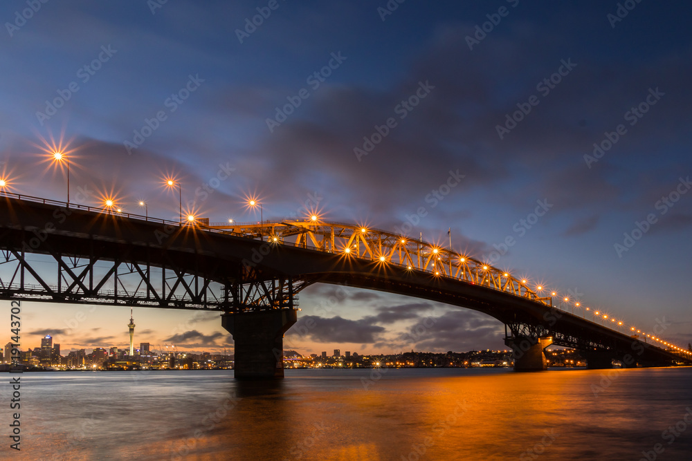Fototapeta premium Auckland Harbour Bridge Frist Light