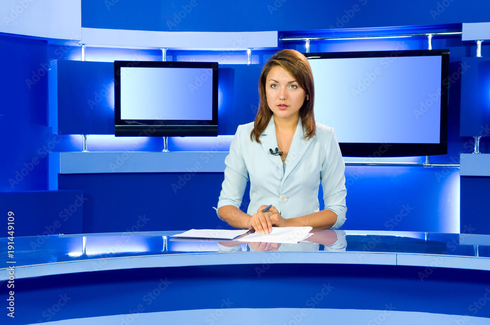 Φωτογραφία television anchorwoman at TV studio