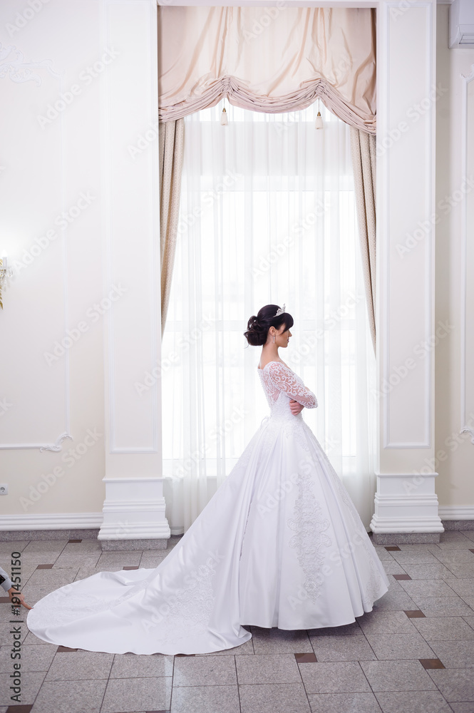 Fototapeta premium Beautiful bride in hall