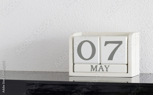 White block calendar present date 7 and month May