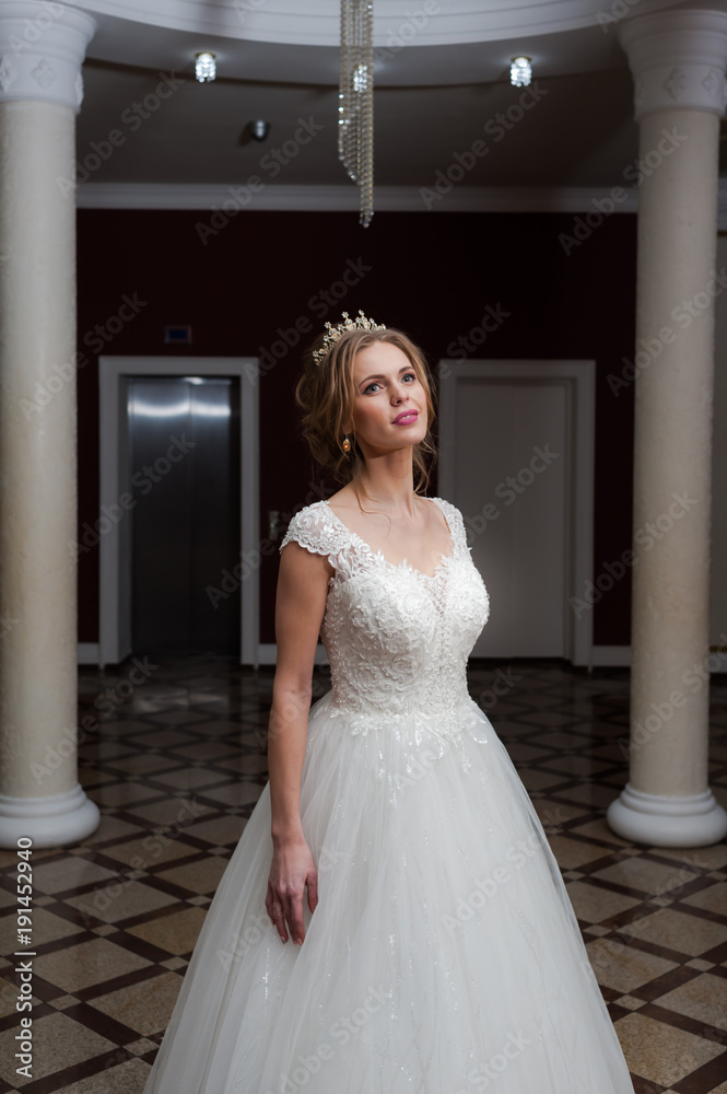 Fototapeta premium Beautiful bride in hall