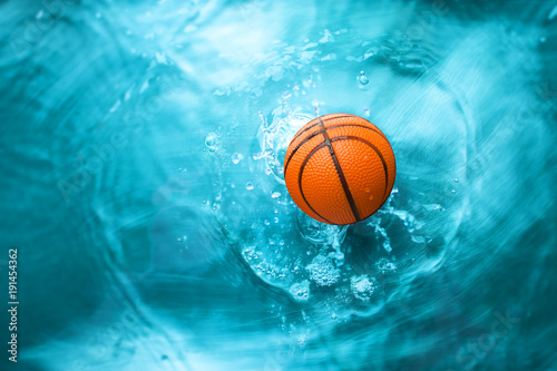 Ball drop on blue green water © Pitchakorn