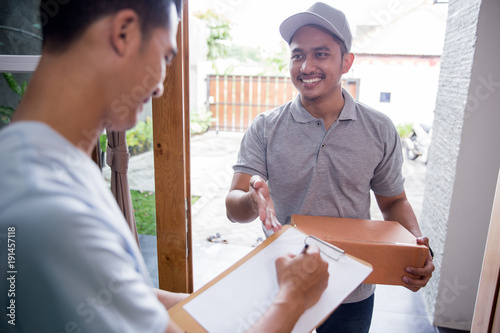 delivery man delivering box photo