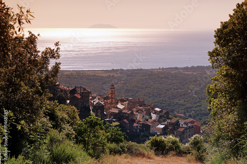village de Cervione sur le littoral Corse photo