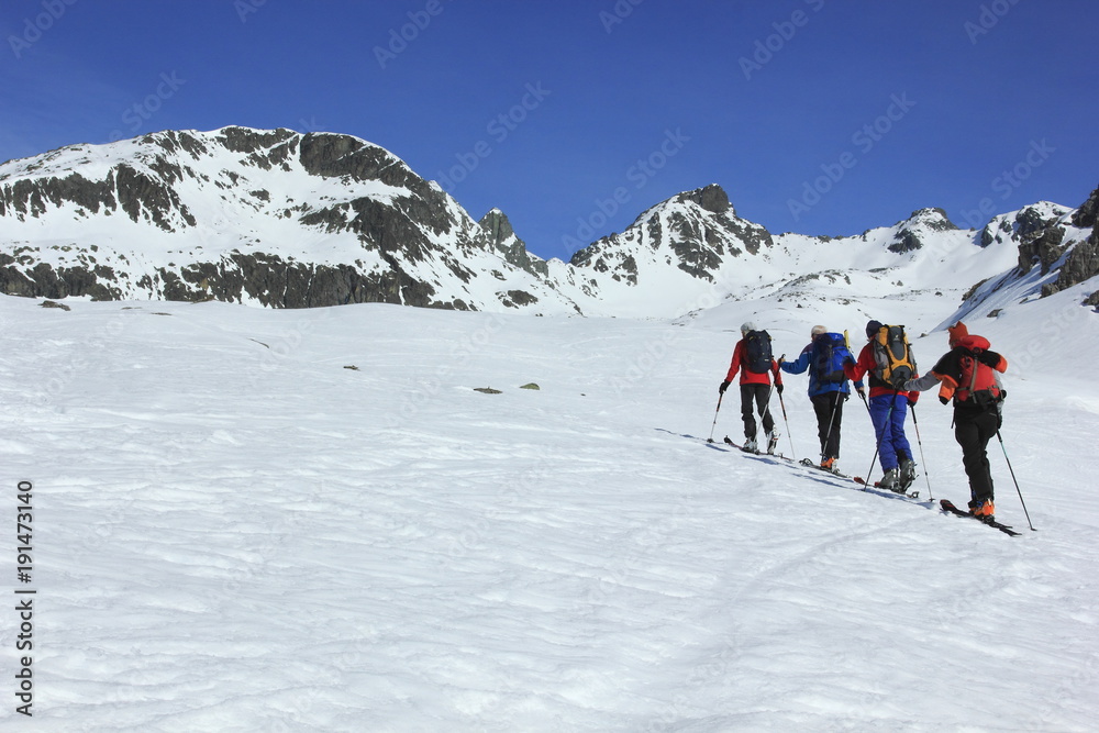 Skitourenparadies Bivio,
Aufstieg zum Piz Campanung Hauptgipfel 3001m.