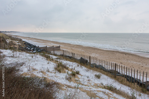 plage enneigée