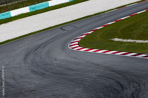 Curve on racing circuit © donvictori0