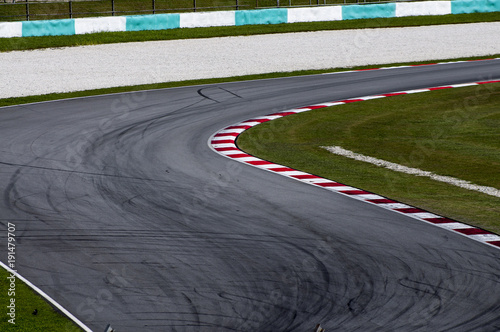 Curve on racing circuit © donvictori0