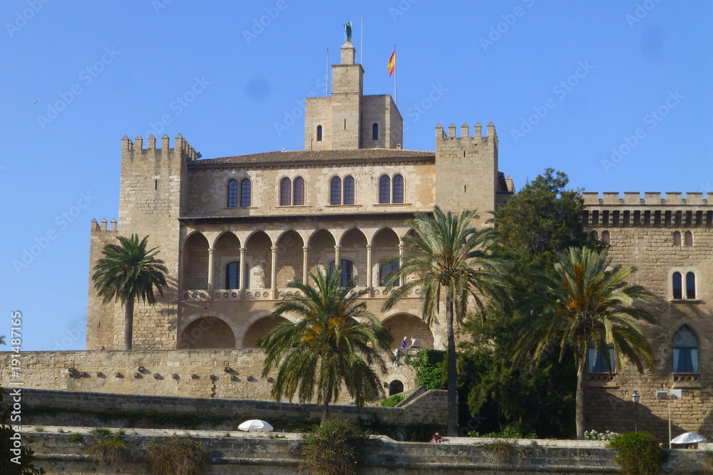 Catedral de Santa María de Palma, capital de la isla española de Mallorca, ciudad turística situada en el oeste del mar Mediterráneo en las Islas Baleares (España)