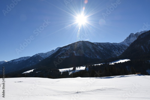 Winter, Oberkärnten, Lesachtal, Kötschach-Mauthen, Karnische Alpen, Strajach, Schnee, Hütte, Weiler, Straße, Bergstraße, Bundesstraße, Kehre, Wiese photo