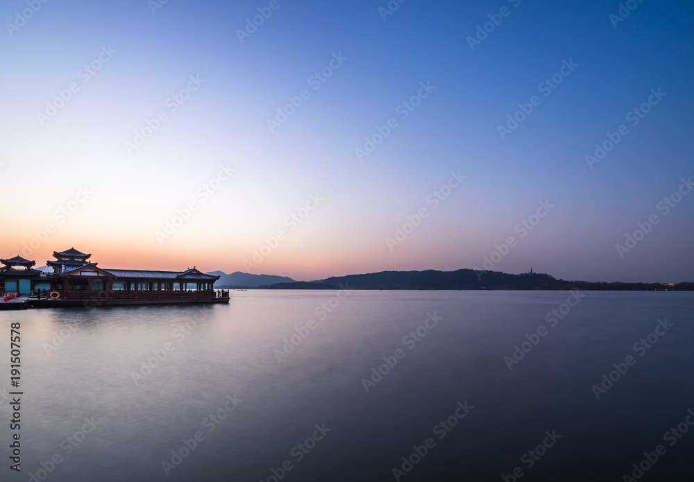 Obraz premium hangzhou west lake during sunset