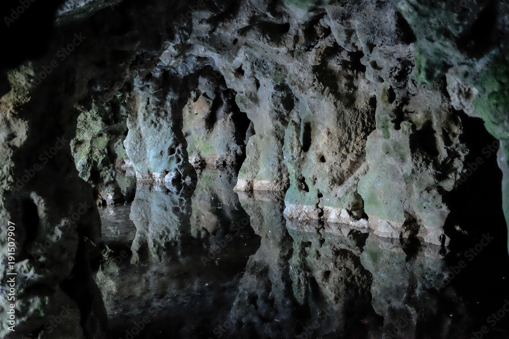Grotta buia