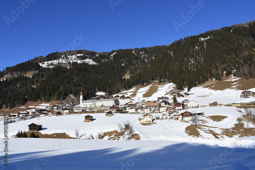 Maria Luggau, Wallfahrtsort, Kärnten, Oberkärnten, Gailtal, Wallfahrtskirche, Kloster, Maria Schnee, Pfarrkirche, Dorf, Ort, Siedlung, Tal, Winter, Schnee, Kälte,  photo