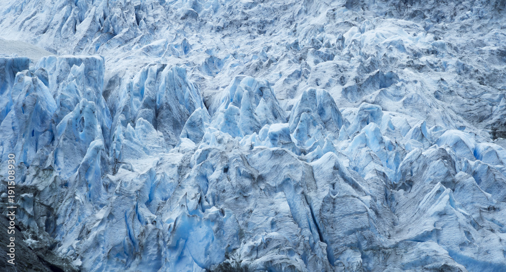 Detalle del hielo de Bøyabreen , glaciar en Noruega, verano de 2017