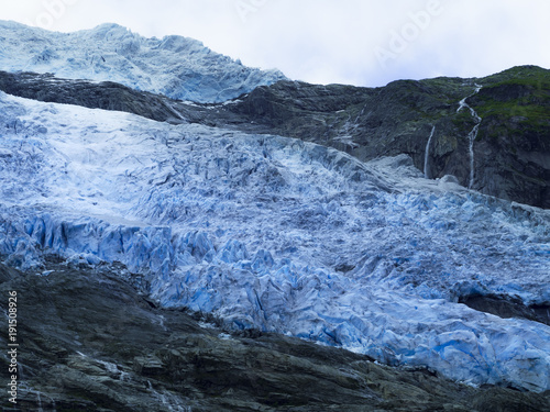 Bøyabreen impresionante glaciar en Noruega, verano de 2017