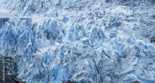 Detalle del hielo de Bøyabreen , glaciar en Noruega, verano de 2017