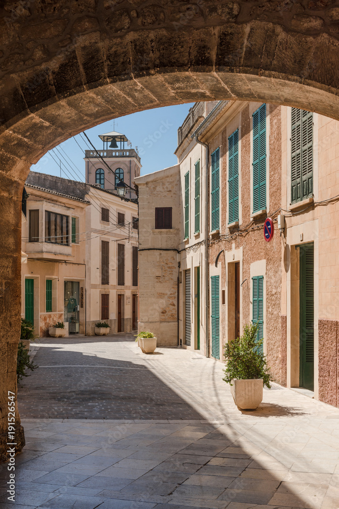 Mallorca - Santanyi - La Porta Murada - View through the city gate into the old town - 5626