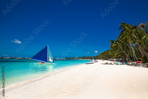 Cuadro en lienzo Boat at famous White Beach on Boracay Island, Philippines.