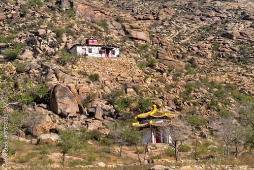 Ein verlassenes, buddhistisches Kloster in der Mongolei photo