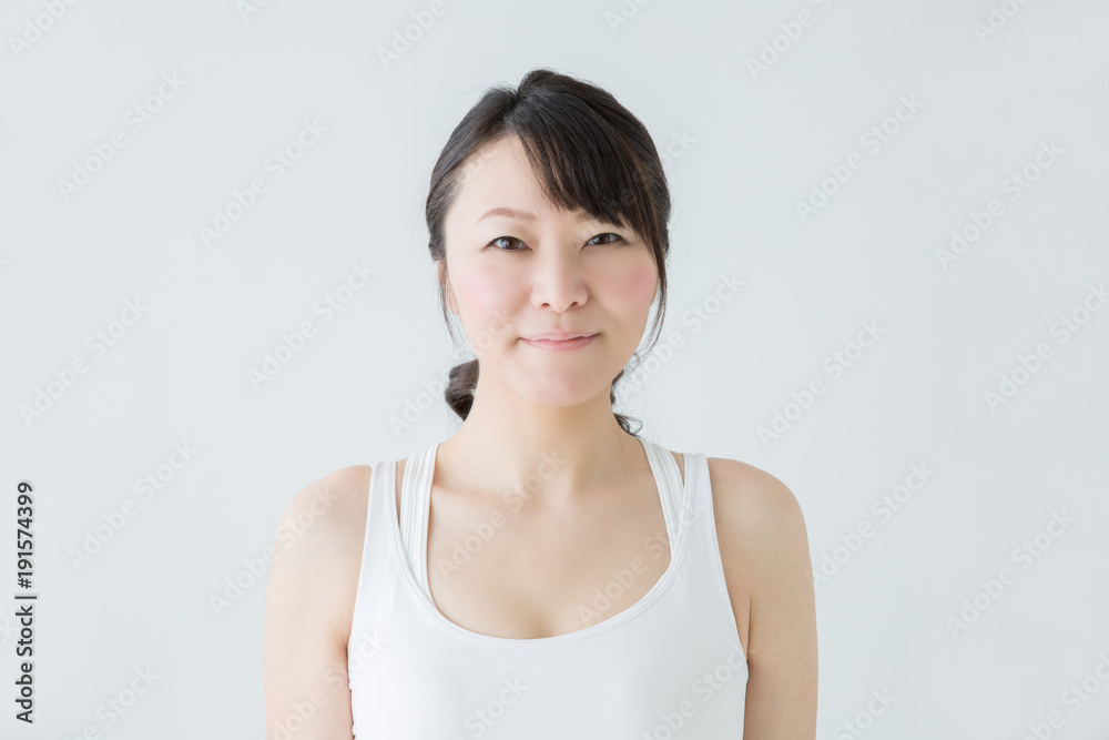女性の笑顔
女性の笑顔