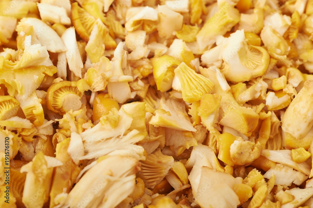 Surface coated with the sliced chanterelle Surface coated with the sliced chanterelle