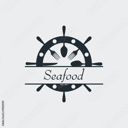 Icono plano con texto Seafood en timón con cubiertos en fondo gris