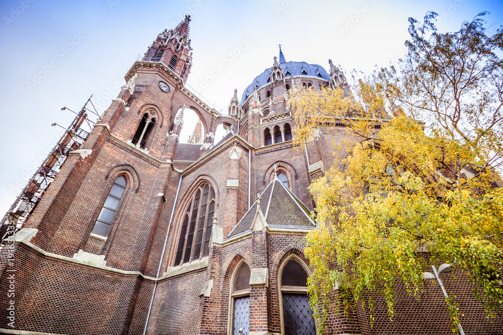 Obraz premium Kościół Maria vom Siege był rzymskokatolickim kościołem parafialnym przy Mariahilfer Gürtel w XV wiedeńskiej dzielnicy Rudolfsheim-Fünfhaus, który w 2015 roku został przekazany Kościołowi Koptyjskiemu.