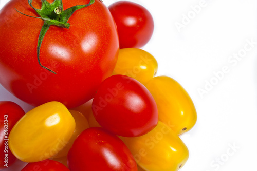 Czerwone i żółte pomidory