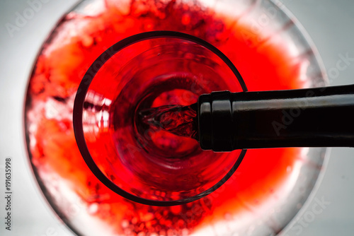Bild auf Leinwand Red wine pouring in decanter