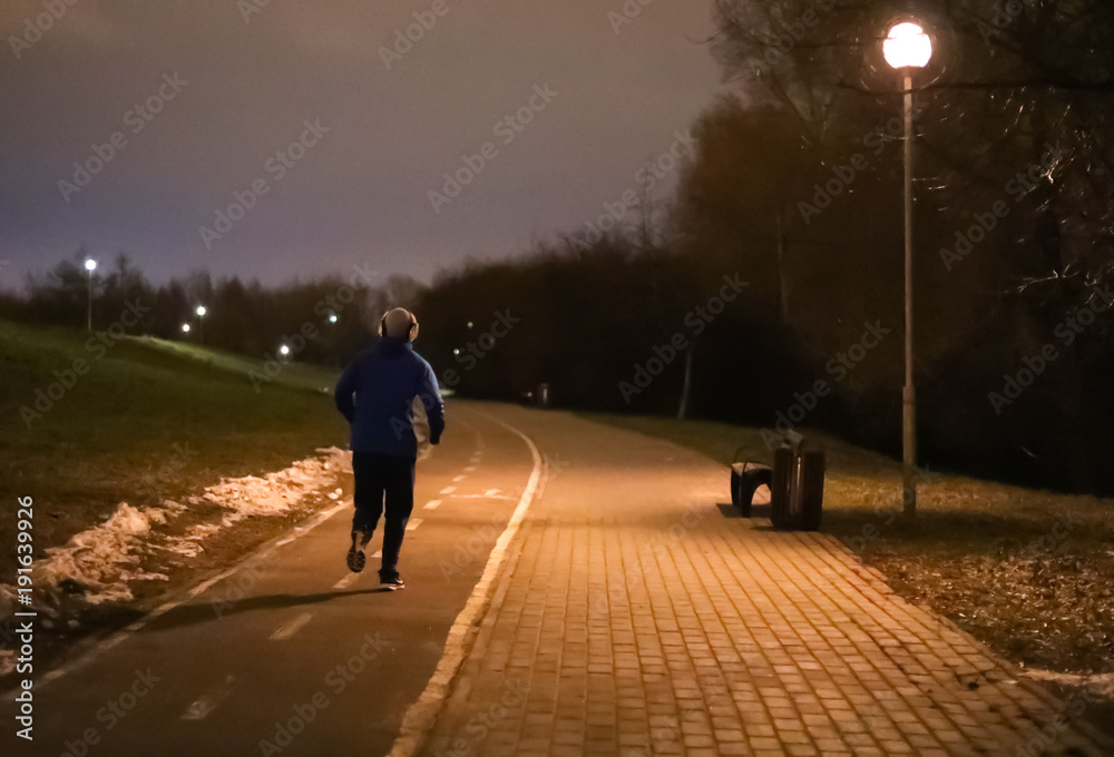 sports, Jogging in the evening Park, treadmill, healthy lifestyle, running, fresh air, fitness, yoga sports, Jogging in the evening Park, treadmill, healthy lifestyle, running, fresh air, fitness, yoga