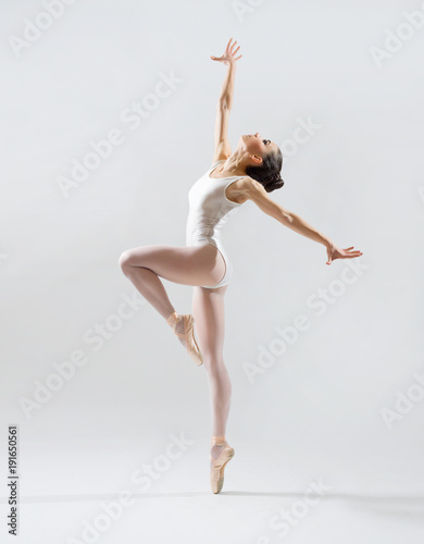 Fototapeta Naklejka Na Ścianę i Meble -  Ballerina (on grey version)