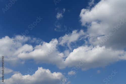 青空と雲 空想 雲のモンスターたち 柔和な顔 変化する顔 慈悲 Stock Photo Adobe Stock