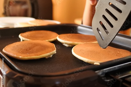 パンケーキを焼いている様子