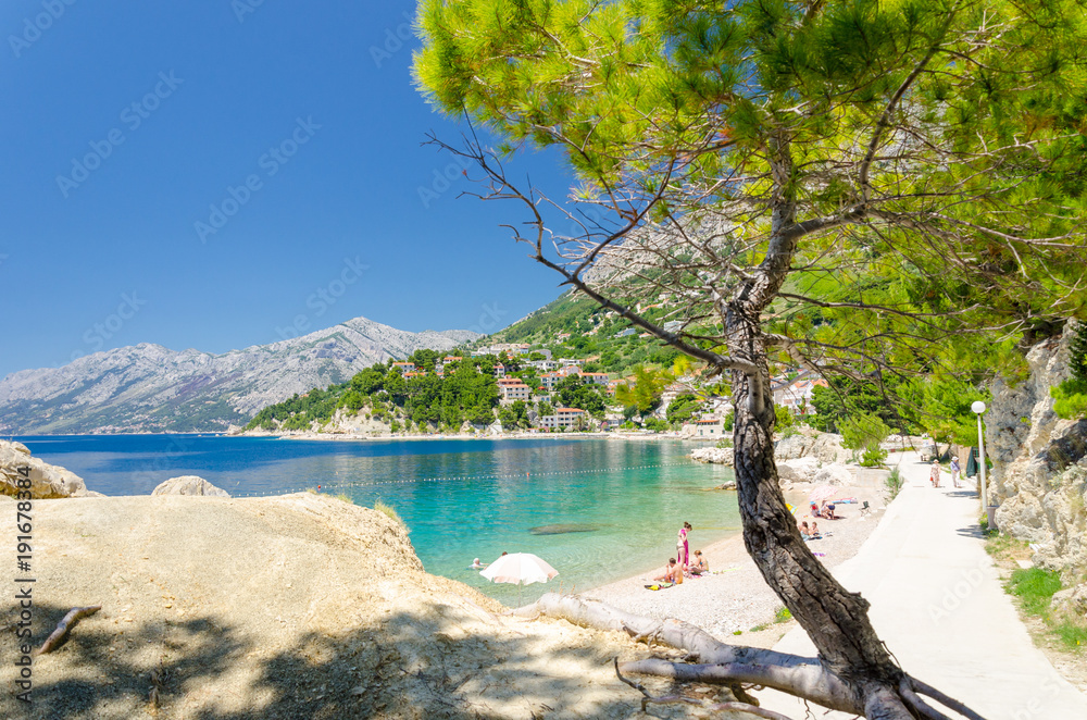 Fototapeta premium Beautiful beach in Brela in Makarska Riviera, Dalmatia, Croatia
