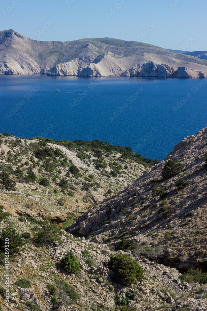 Blick auf Meer und Otok Prvic