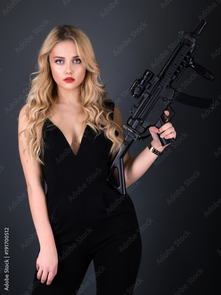 femme avec un pistolet femme avec un pistolet