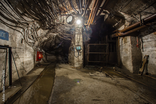 Underground iron ore mine shaft tunnel gallery © Mishainik
