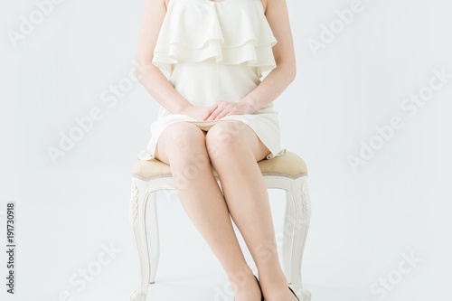 椅子に座る女性 Stock 写真 Adobe Stock