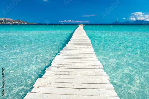 Fototapeta Naklejka Na Ścianę i Meble -  Wooden pier in the turquoise blue sea - 4164