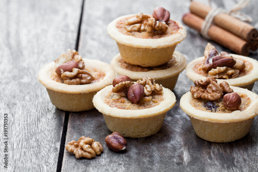Fototapeta premium mini ginger and walnut tarts on wooden background