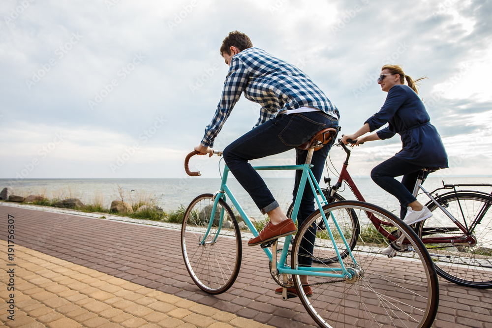 Fototapeta premium Healthy lifestyle - people riding bicycles