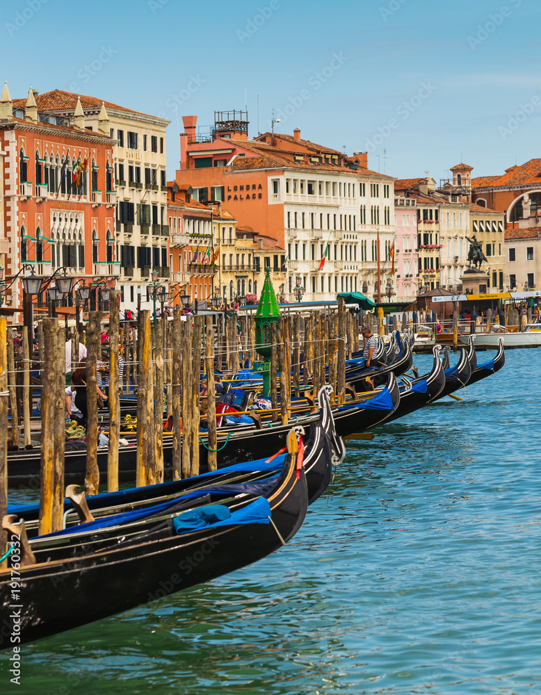 Fototapeta premium Old gondola pier ashore Grand channel