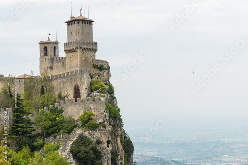 Foto Ancient medieval Castle on an Italian hilltop